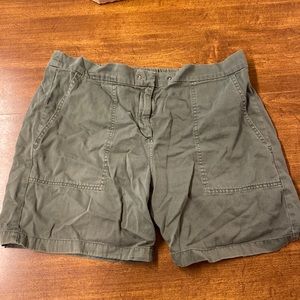 🔥 J Crew Olive Green Shorts / Womens Size 14 Plus Size